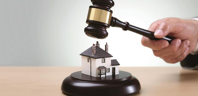 Καλοκαιριάτικο θρίλερ στη Βουλή με το πάγωμα των εκποιήσεων