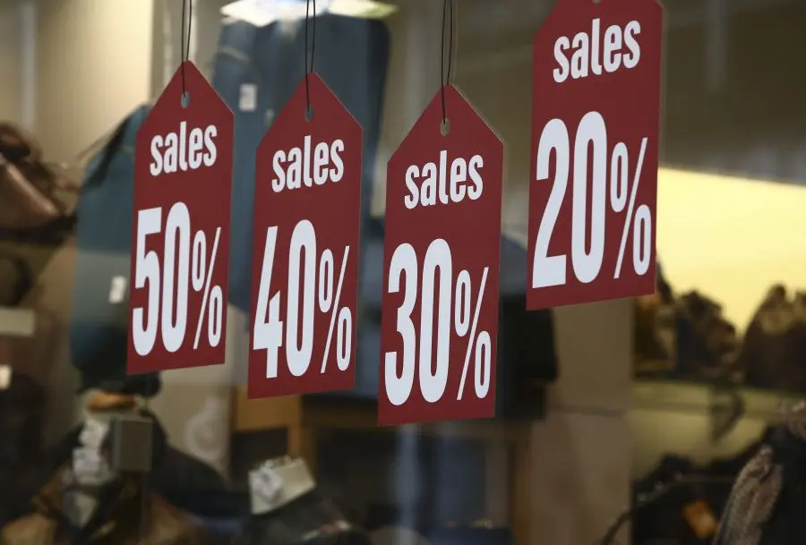 Μεταξύ 20%-50% οι εκπτώσεις, λένε ΠΟΒΕΚ – Σύνδ. Καταναλωτών