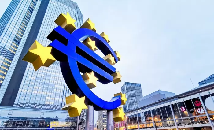 ΕΚΤ: Καύσωνας και κλιματική κρίση «καίνε» το ΑΕΠ και ανεβάζουν τον πληθωρισμό