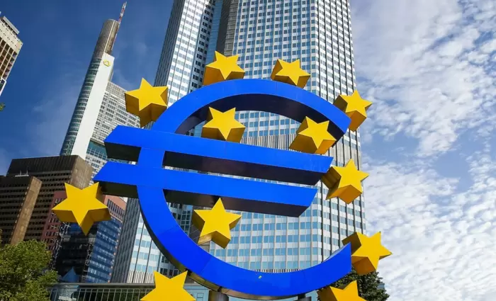ΕΚΤ: Με μειωμένο πλεόνασμα, αλλά ενισχυμένη η επενδυτική θέση της ευρωζώνης
