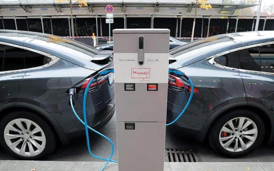 Επεκτείνεται το σχέδιο αντικατάστασης παλαιών αυτοκινήτων με ηλεκτρικά