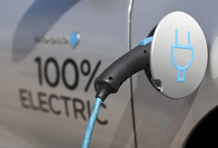 Γερμανία: Ένα εκατ. σταθμούς φόρτισης ηλεκτρικών αυτοκινήτων