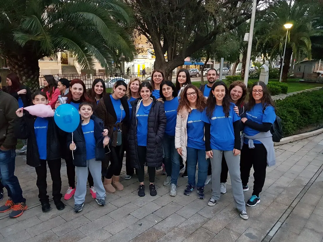 Η Ελληνική Τράπεζα φωτίστηκε μπλε