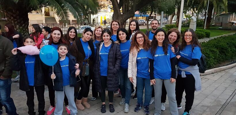 Η Ελληνική Τράπεζα φωτίστηκε μπλε