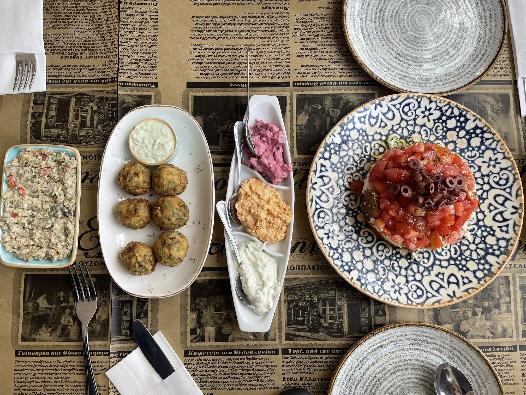 Φρέσκες γεύσεις και all-time classic επιλογές στο πιο «Ελληνικό» στέκι της πρωτεύουσας