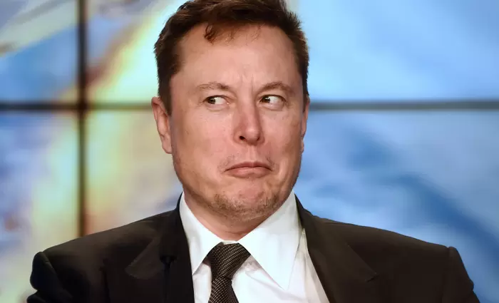 «Ψαλιδίζει» το μερίδιό του στην Tesla και σκέφτεται να γίνει… influencer