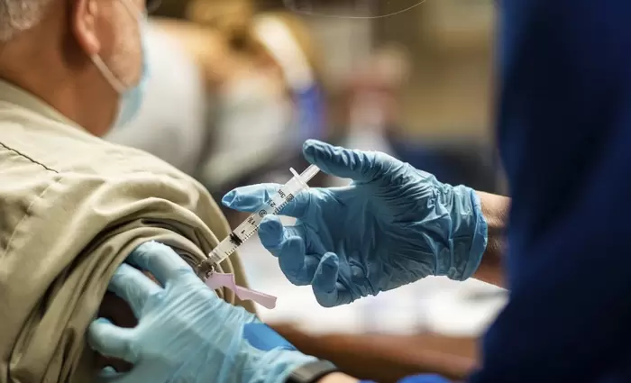 Καθοριστική συνάντηση Υπ. Υγείας - Επιστημονικής ομάδας για 3η δόση 