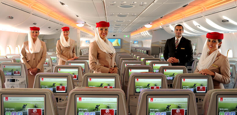 Θέλεις να γίνεις αεροσυνοδός; Η Emirates διοργανώνει ημέρα πρόσληψης