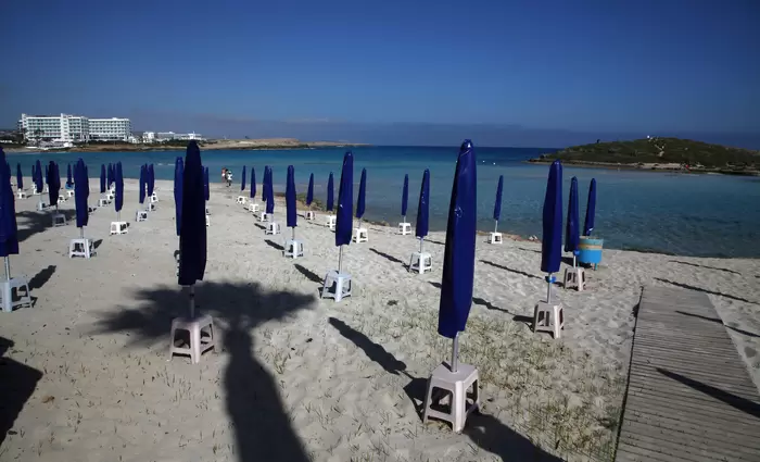 Άδεια τα πορτοφόλια από τουριστικά έσοδα