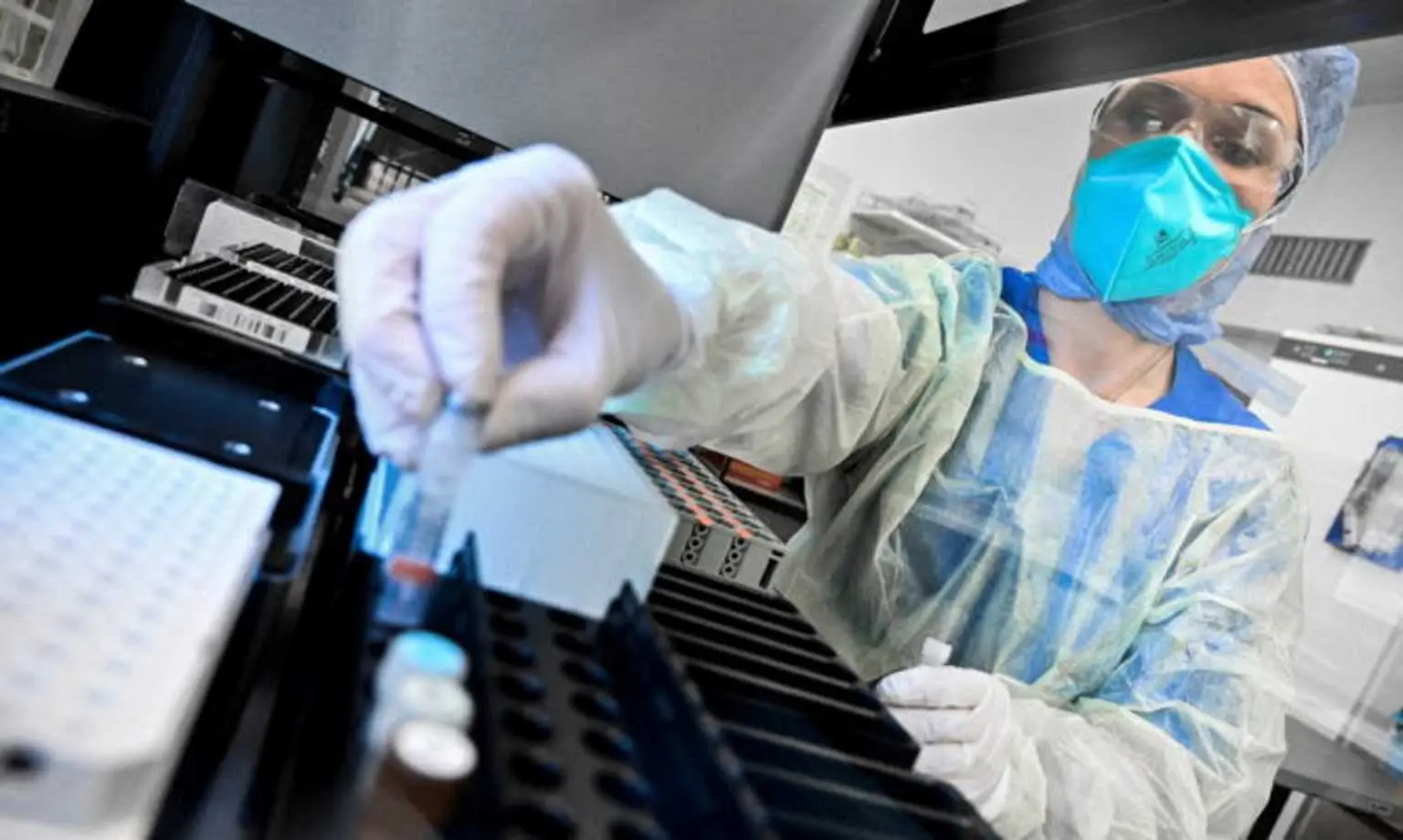 Έρευνα: Pfizer & AstraZeneca είναι αποτελεσματικά κατά του στελέχους Δέλτα