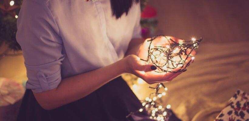 Ποιος ανακάλυψε τα χριστουγεννιάτικα φωτάκια πριν 141 χρόνια! (ΒΙΝΤΕΟ)