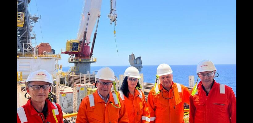 Στο γεωτρύπανο «Valaris DS-9» ο Γ. Παπαναστασίου για ενημέρωση