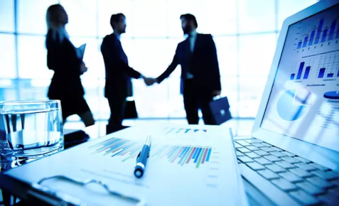 Μελετούν τρόπους ενίσχυσης των μικρομεσαίων επιχειρήσεων