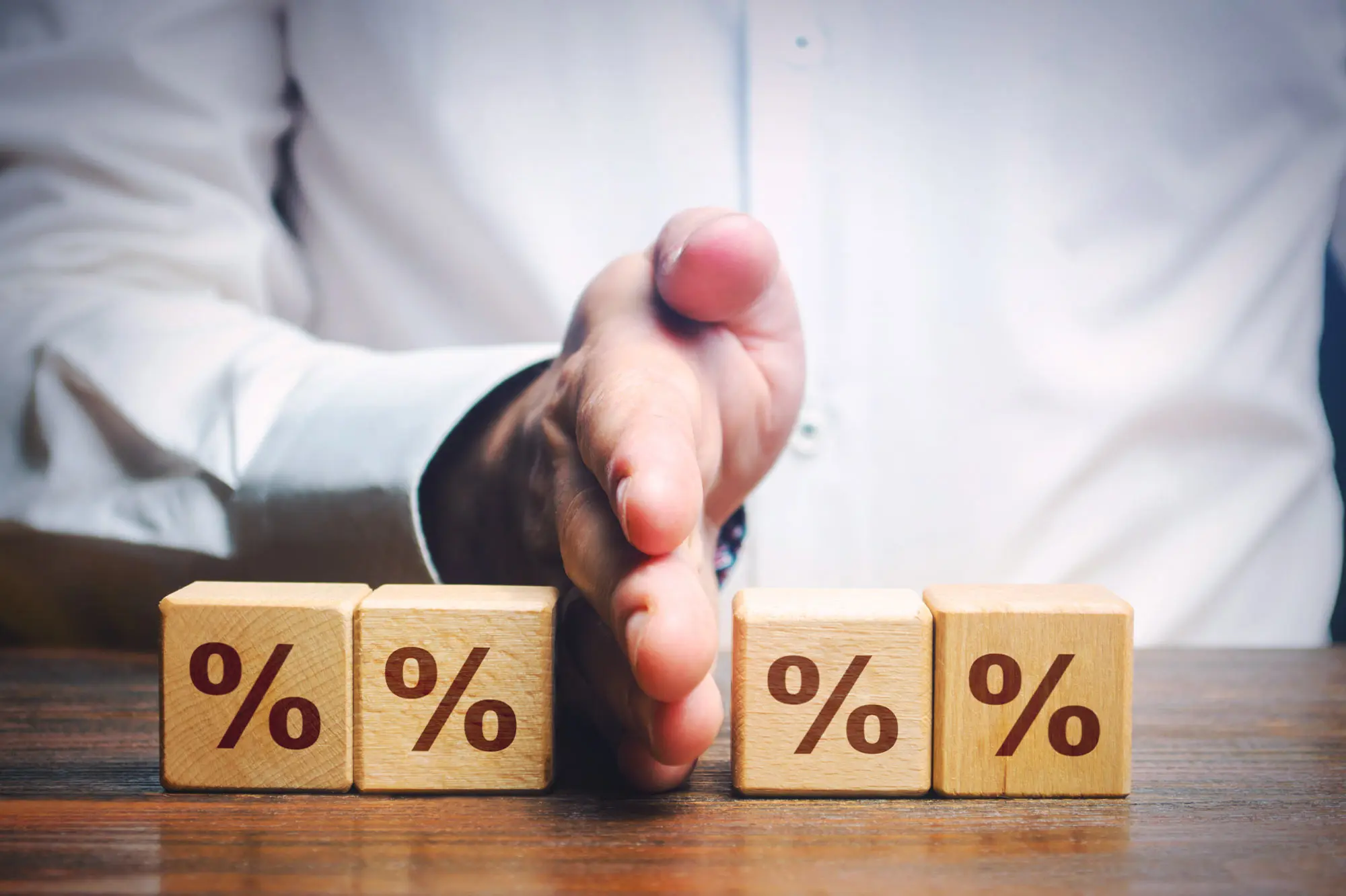 Παίρνουν τη σκυτάλη από την ΕΚΤ και άλλες κεντρικές τράπεζες