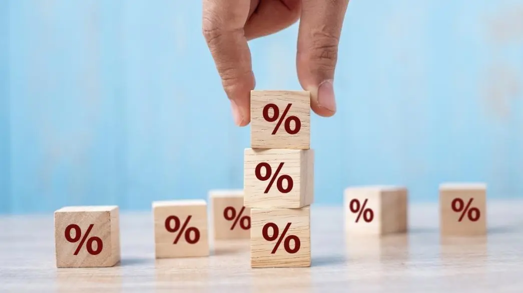 Στη Βουλή από βδομάδας ΥΠΟΙΚ και Διοικητής για τα επιτόκια