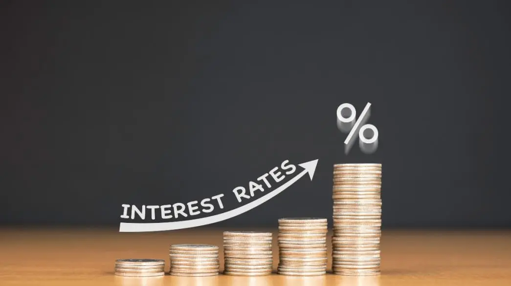 Επιτόκια: Σημαντική η αύξηση στις δόσεις δανείων