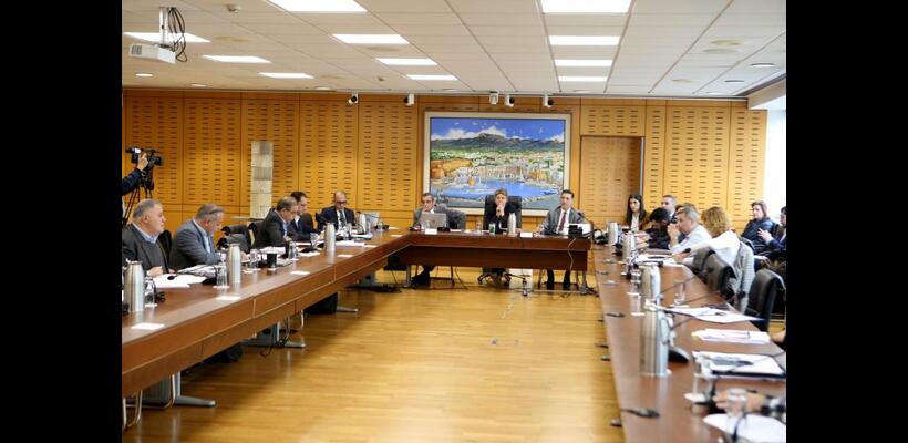 Τι λένε κόμματα και Επιτροπή Οικονομικών για τον προϋπολογισμό