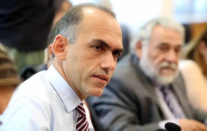 Με Γεωργιάδη ξεκινούν οι ανοικτές καταθέσεις για χρυσά διαβατήρια (ΒΙΝΤΕΟ)