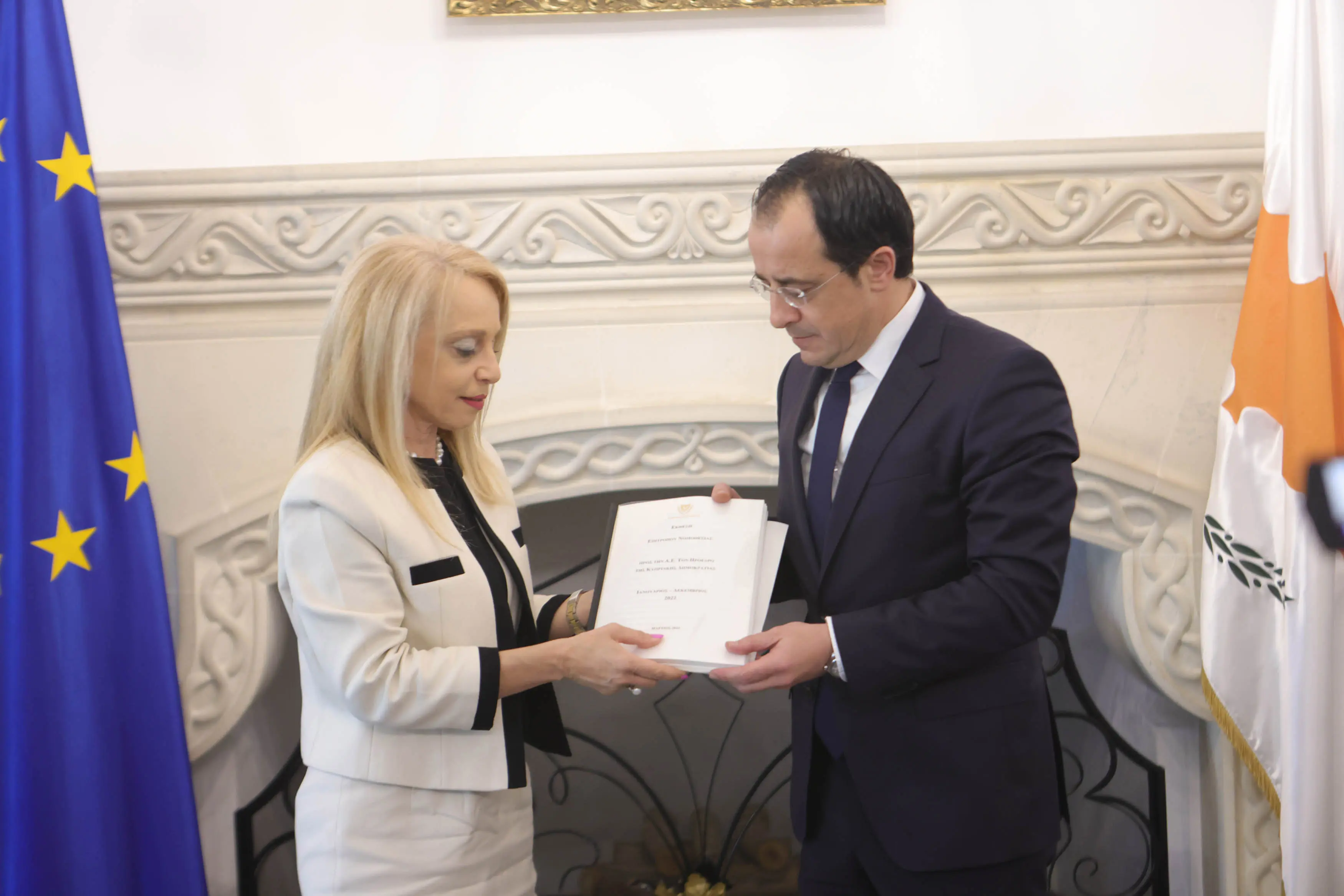 Να ολοκληρωθεί άμεσα η νομοθεσία που αφορά στους συνεργάτες του, ζήτησε ο ΠτΔ