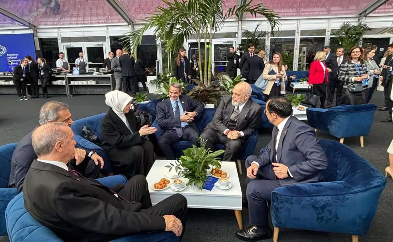 Τετ α τετ ΠτΔ - Ερντογάν στο περιθώριο εργασιών της Συνόδου στη Βουδαπέστη