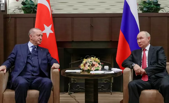 FT: Ο Ερντογάν βρήκε τους... μάστορές του σε Μπάιντεν και Πούτιν