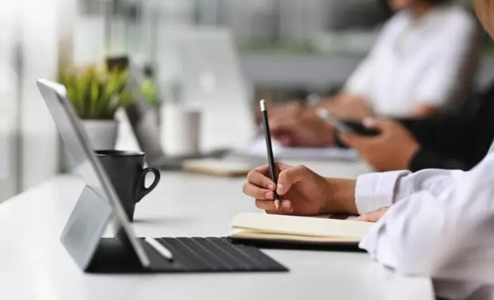 Η τετραήμερη εργασία έρχεται να ταράξει τα νερά (ΒΙΝΤΕΟ)