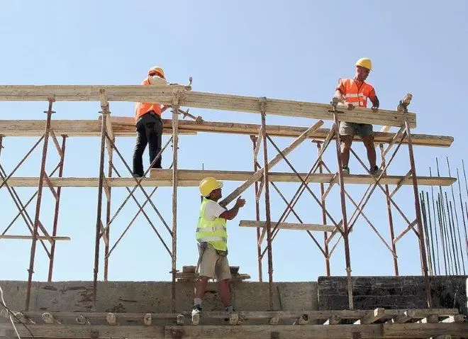 Στο γήπεδο των κοινωνικών εταίρων η πρόταση ΥΠΕΡΓ για Οικοδομική Βιομηχανία