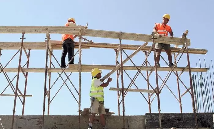 Στο γήπεδο των κοινωνικών εταίρων η πρόταση ΥΠΕΡΓ για Οικοδομική Βιομηχανία
