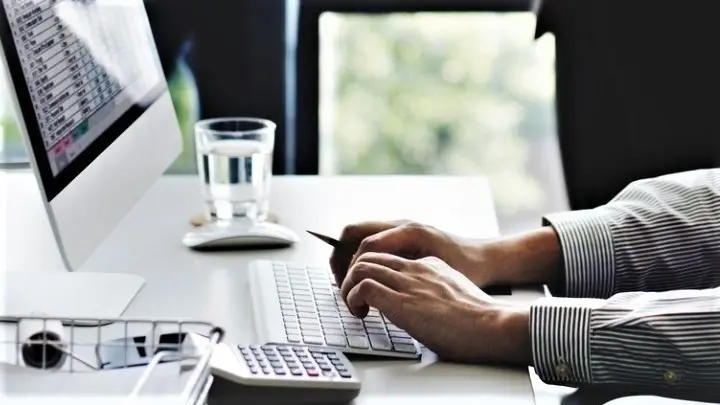 Ένας στους τρεις εργοδότες θεωρεί ότι η AI δεν μπορεί να αντικαταστήσει τον εργαζόμενο