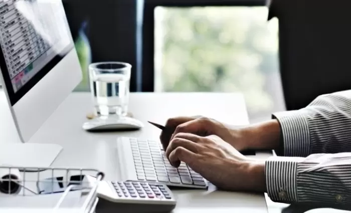 Ένας στους τρεις εργοδότες θεωρεί ότι η AI δεν μπορεί να αντικαταστήσει τον εργαζόμενο