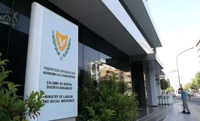 Συνεχίζεται ο διάλογος για ΑΤΑ – Εντατικές προσπάθειες αποκλιμάκωσης στη ξενοδοχειακή