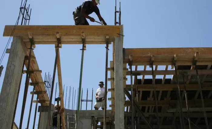 Συνολικά 55 αδήλωτοι εργάτες σε 439 ελέγχους