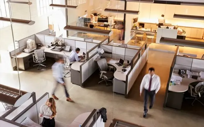 Αυξήθηκαν οι εργαζόμενοι και οι ώρες εργασίας