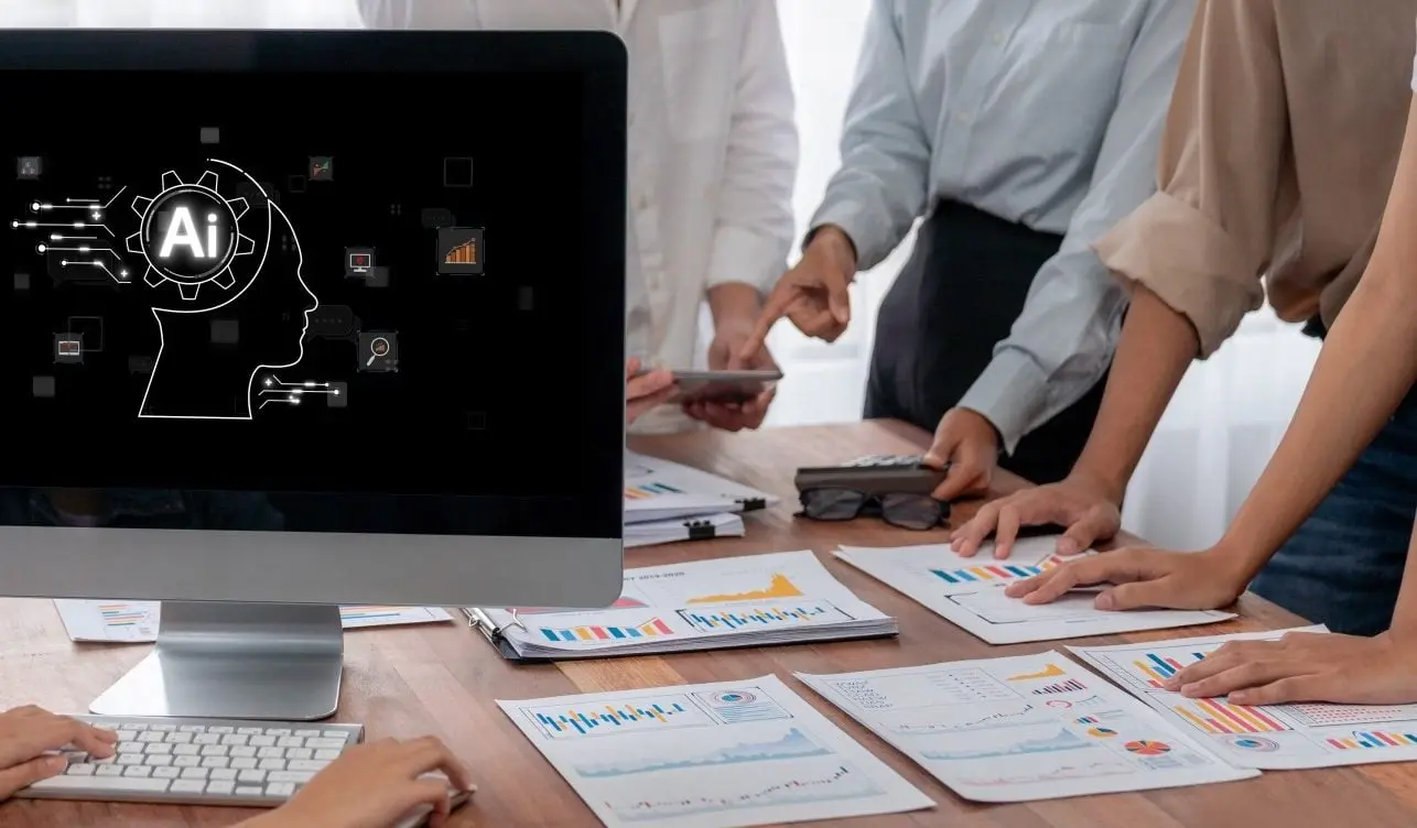 Άλμα στη χρήση AI, αλλά με «βουτιά» της εμπιστοσύνης των εργαζομένων