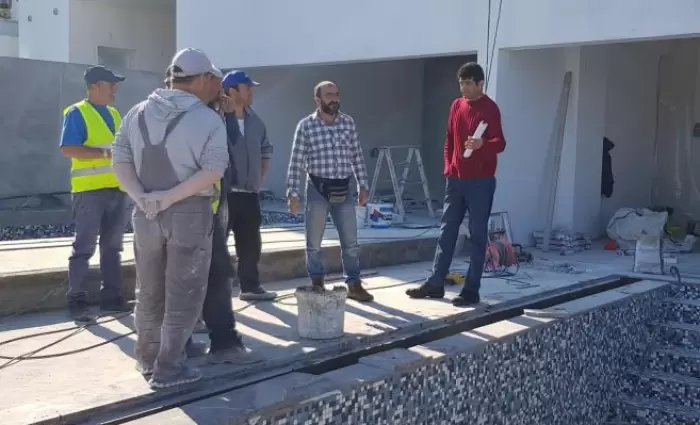 Αναστέλλονται οι εργασίες πέραν των τριών ατόμων στα εργοτάξια