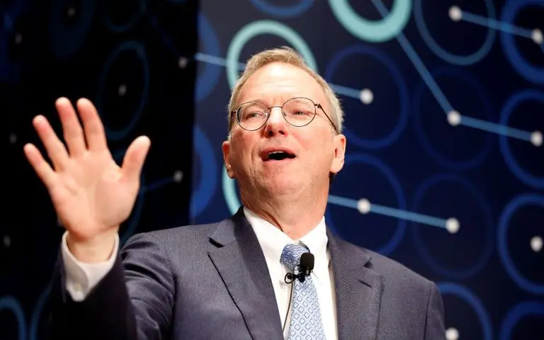 Eric Schmidt: Η τεχνητή νοημοσύνη μπορεί να μάθει να σκοτώνει - Οι δύο τρόποι