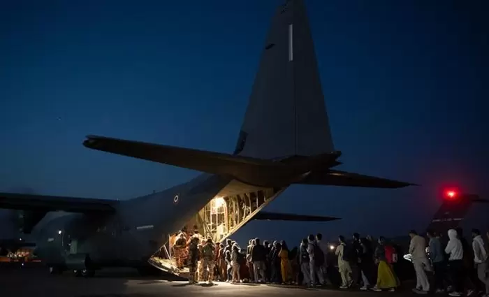 ΥΠΕΞ: Έτοιμη η Κύπρος με το ΕΣΤΙΑ - Τοποθετήθηκαν κρεβάτια σε σχολεία στη Λάρνακα