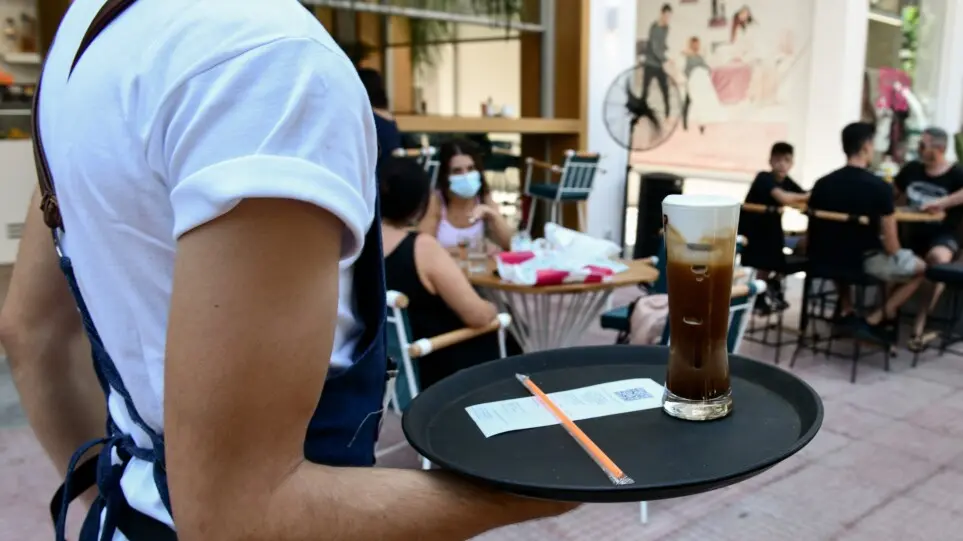 Τι ισχύει για ανεμβολίαστους εργαζόμενους που εξυπηρετούν πελάτες