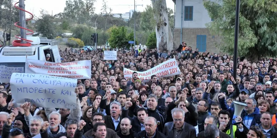 Έτοιμη να παγώσει το τραπεζικό σύστημα η ΕΤΥΚ
