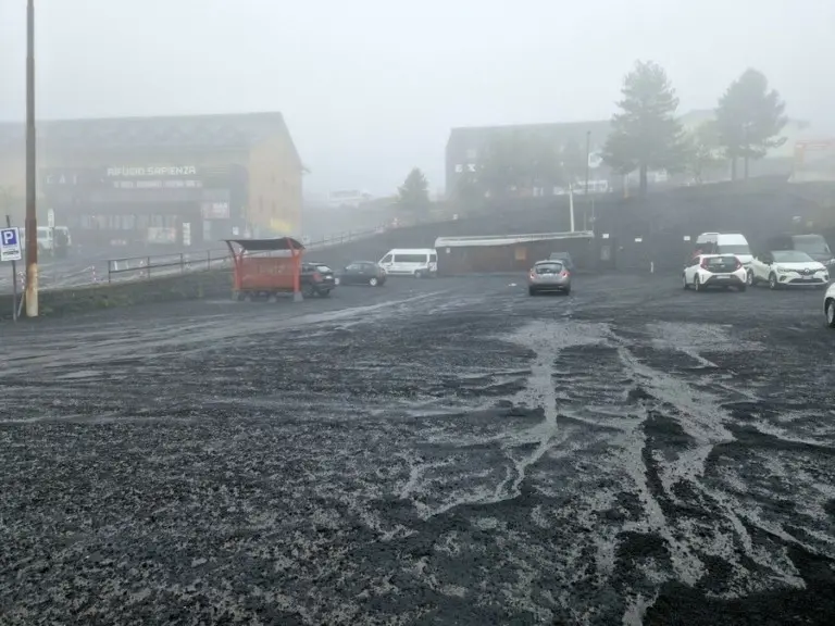 Κατάνια: Κλειστό το αεροδρόμιο λόγω ηφαιστειακής τέφρας