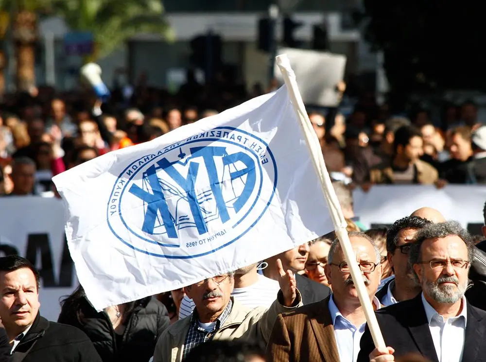 ΕΤΥΚ: Οι τράπεζες σχεδιάζουν να διώξουν 1300 εργαζόμενους