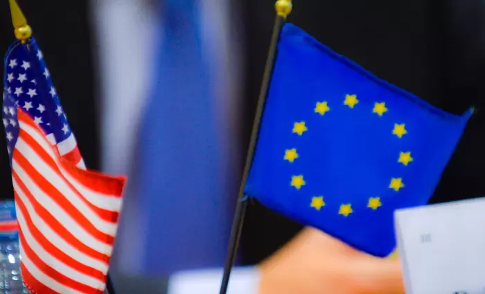 Ένα δημοσιονομικό «λάθος» του Τραμπ, κάνει την Ευρώπη να τρίβει τα χέρια της από χαρά