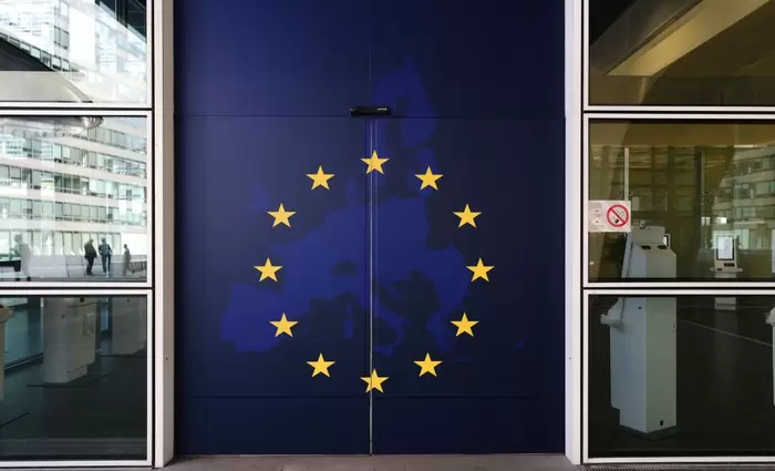 Η ΕΕ επιβάλλει κυρώσεις σε αναλυτές για φιλο-ρωσική προπαγάνδα