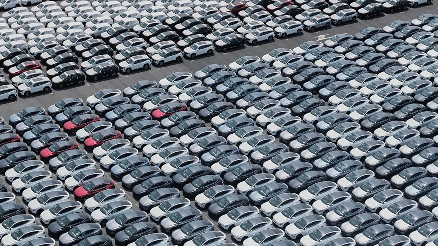 Οι ΗΠΑ μειώνουν στο 15% τους δασμούς στα ευρωπαϊκά αυτοκίνητα – «Ανάσα» για τον κλάδο