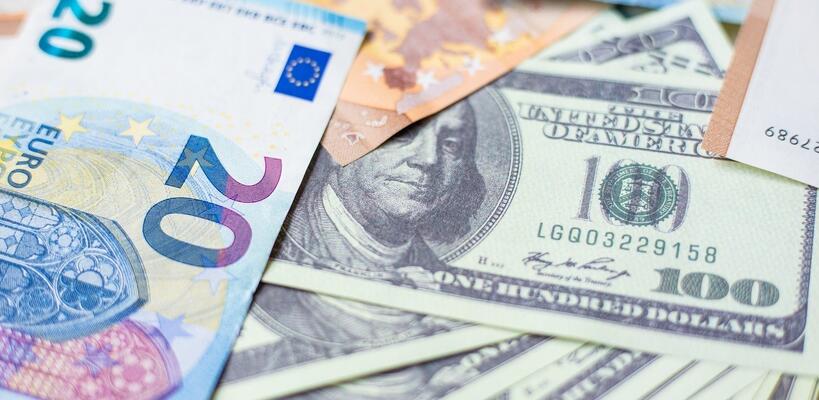 Ευρώ: Στο «κατώφλι» του μακροβιότερου ράλι απέναντι στο δολάριο εδώ και δύο δεκαετίες
