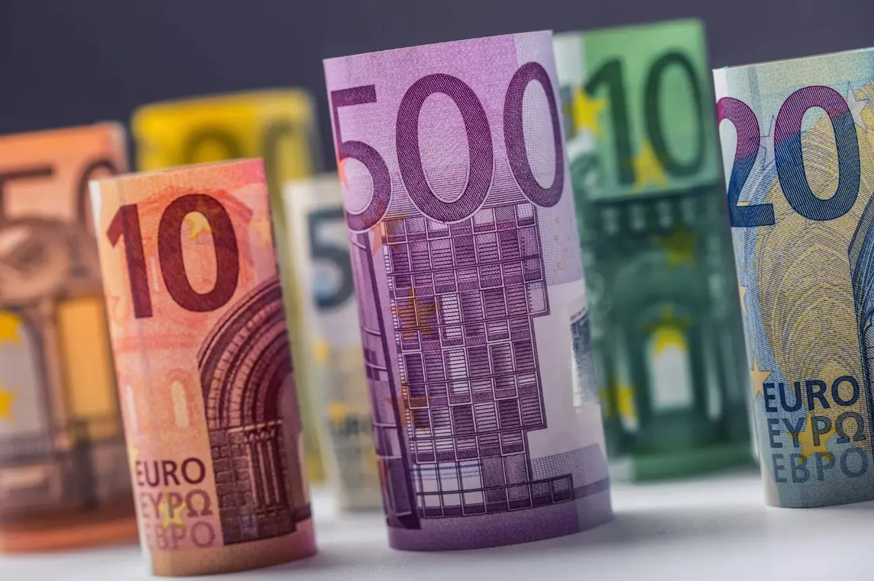 Τι σημαίνει για το ευρώ η δασμολογική συμφωνία ΗΠΑ - ΕΕ