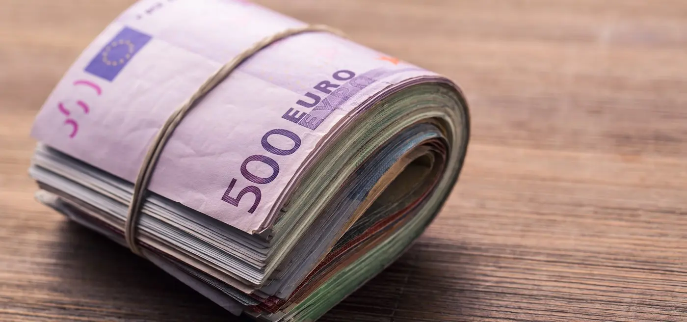 Οι Κύπριοι συνεχίζουν να πληρώνουν cash