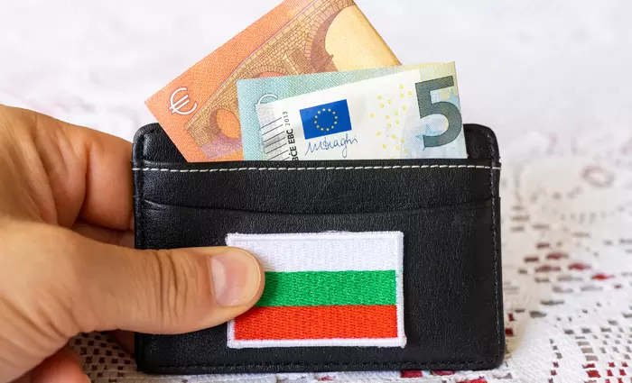 Μισοί υπέρ, μισοί κατά: Διχασμένη η Βουλγαρία για την ένταξη στο ευρώ