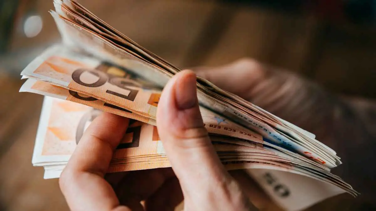 Μελέτη ΕΚΤ: Τα ευρωπαϊκά νοικοκυριά πρέπει να κρατούν μετρητά για ώρα ανάγκης