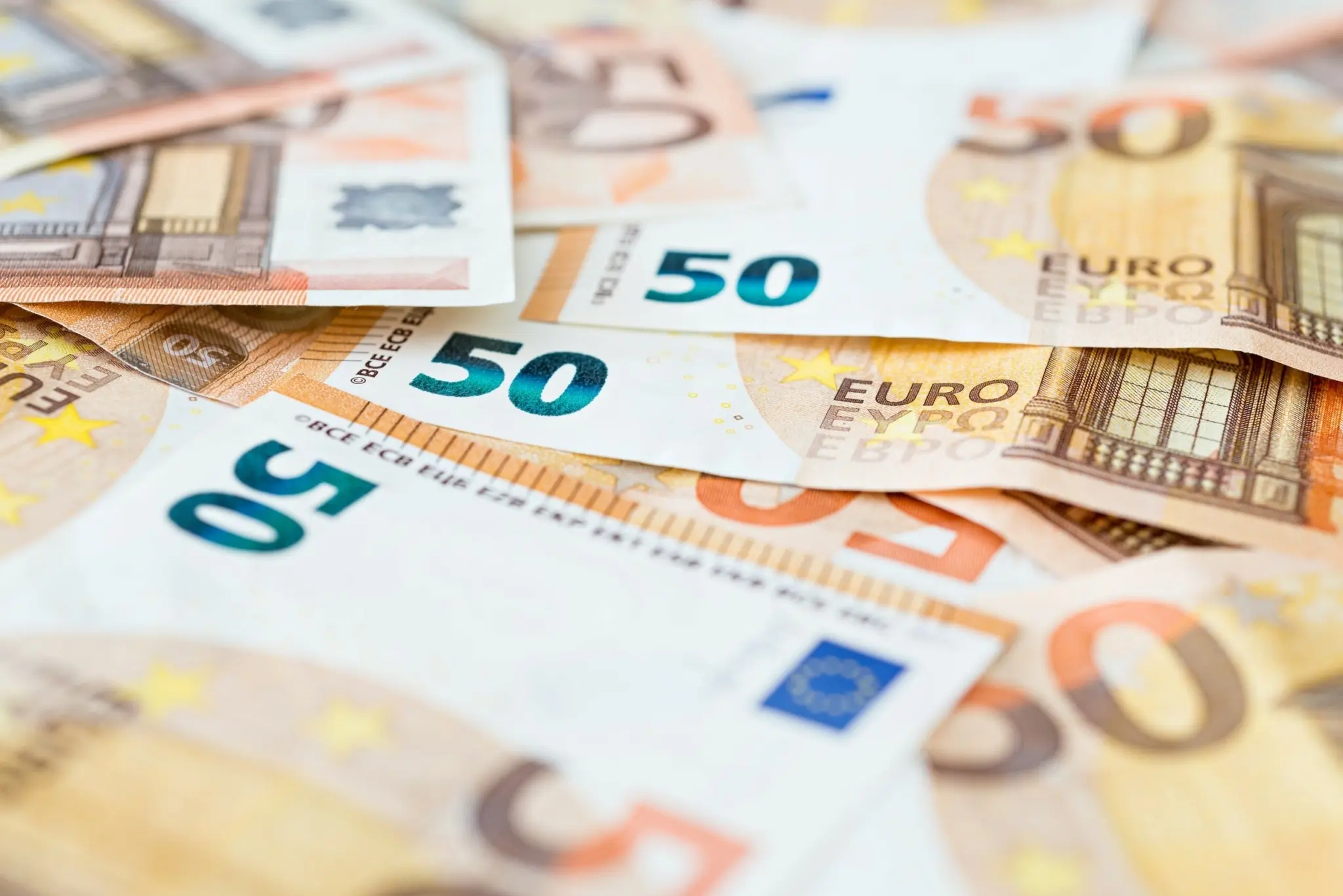 Πώς το ευρώ θα μπορούσε να ενισχύσει τη διεθνή του επιρροή εν μέσω των δασμών Τραμπ